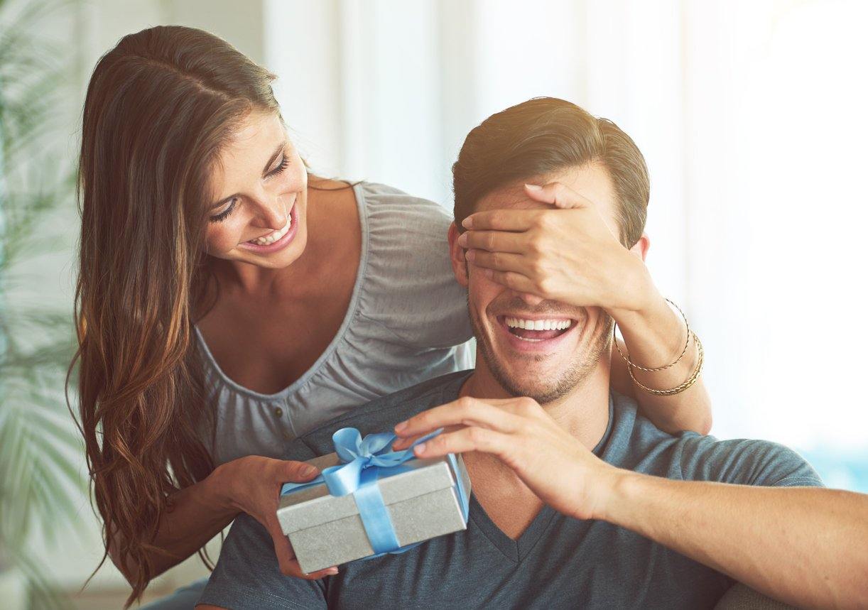 Practical Vaping Gift Ideas. Woman gifts gift to man.